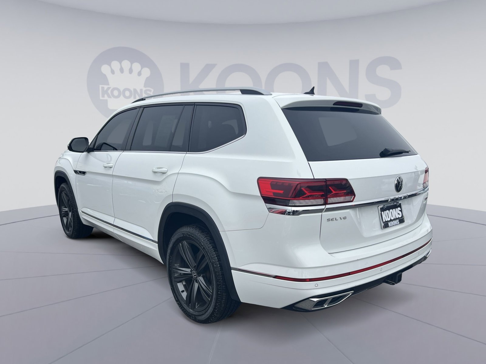 Used 2022 Volkswagen Atlas SEL R-Line image 4