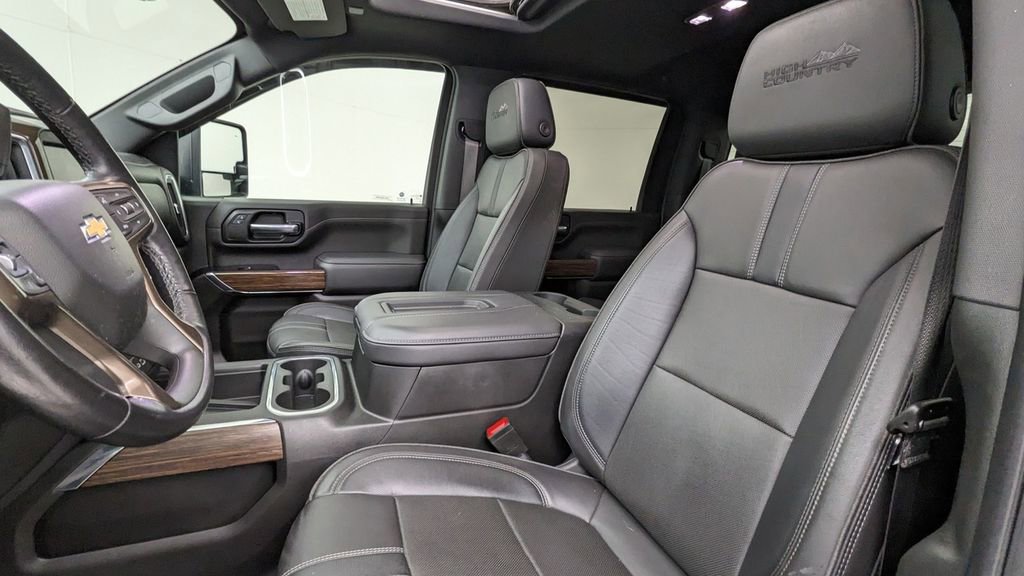 Used 2022 Chevrolet Silverado 3500 High Country image 2