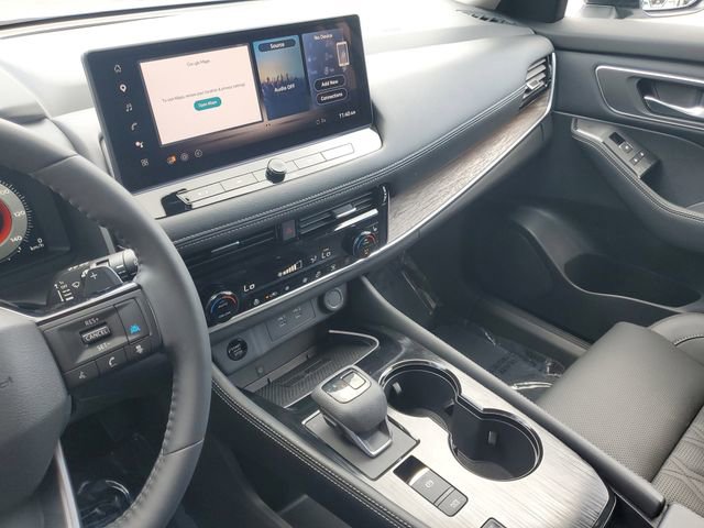 Used 2025 Nissan Rogue Platinum FWD image 22