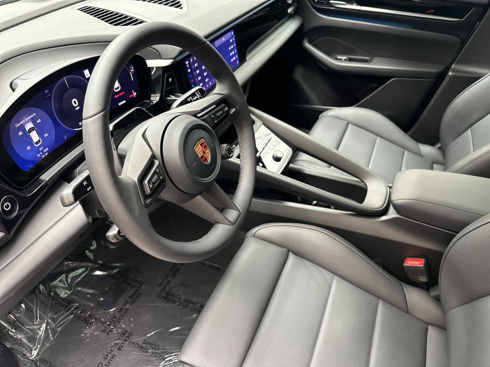 New 2026 Porsche Macan Electric RWD image 4
