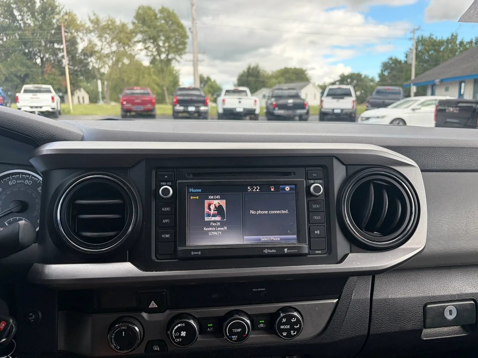 Used 2019 Toyota Tacoma SR5 AWD/4WD image 13