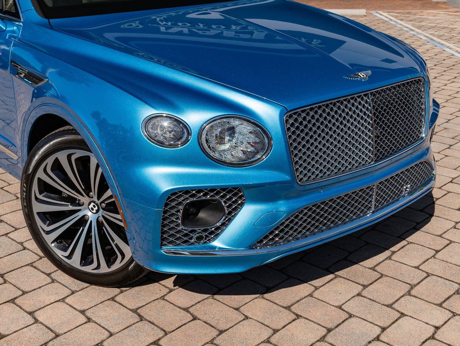 Used 2022 Bentley Bentayga AWD/4WD image 12
