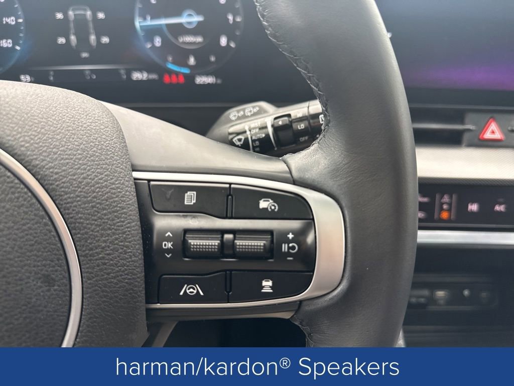 Used 2025 Kia Sportage SX image 15