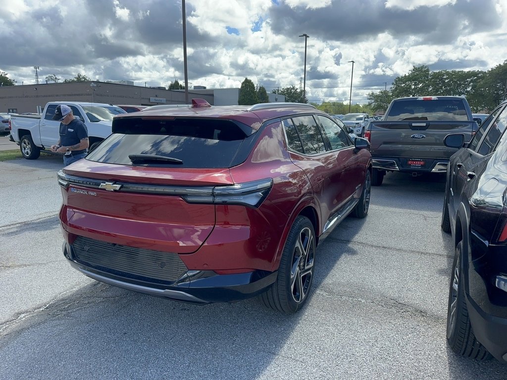 New 2025 Chevrolet Equinox EV LT w/ Convenience Package II image 2