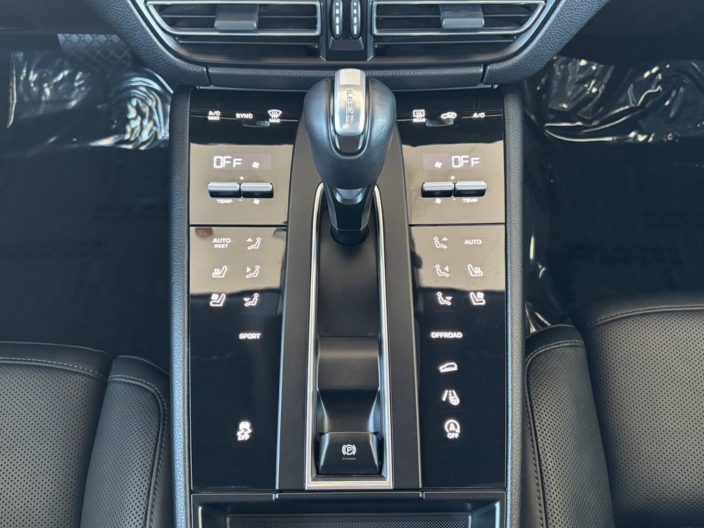 Used 2023 Porsche Macan image 14