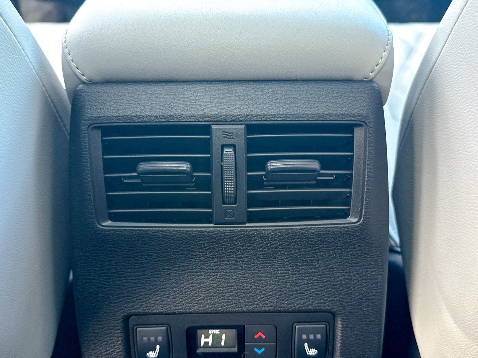 New 2025 Mitsubishi Outlander SEL image 24