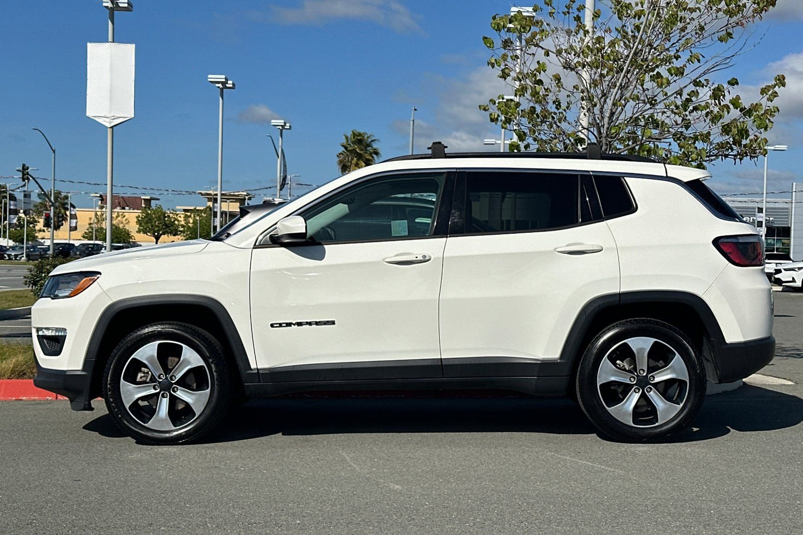 Used 2018 Jeep Compass Latitude w/ Popular Equipment Group AWD/4WD image 7