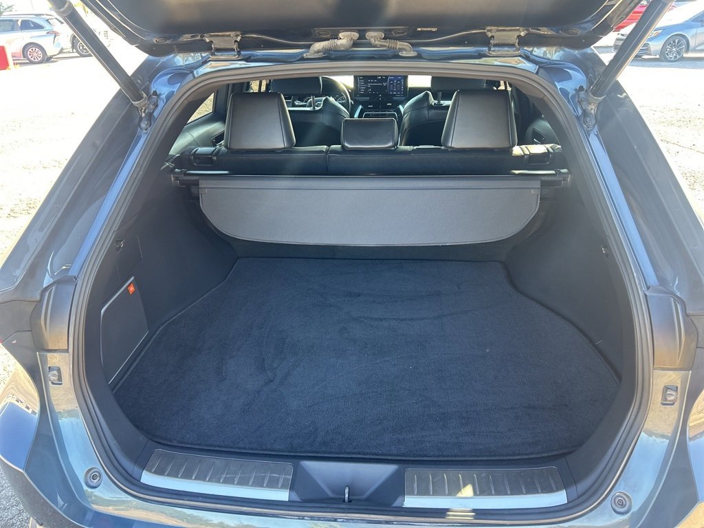 Used 2021 Toyota Venza Limited w/ Carpet Mat Package (TMS) image 25