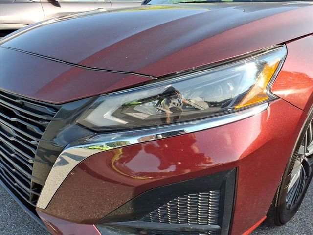 Used 2025 Nissan Altima 2.5 SV FWD image 3
