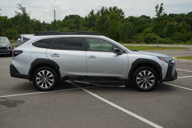 Used 2025 Subaru Outback Limited AWD/4WD image 8
