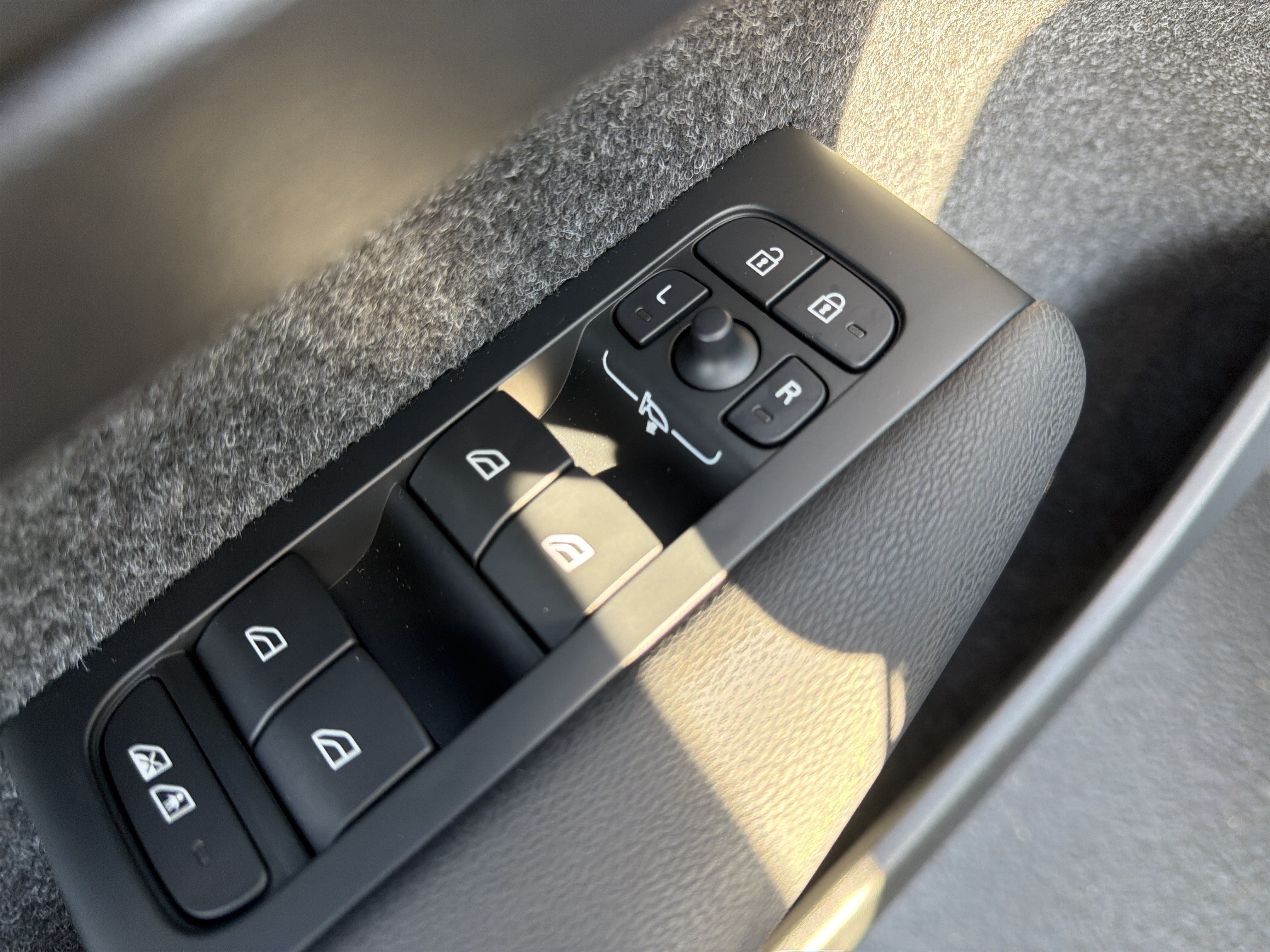 New 2026 Volvo EX40 Ultra AWD/4WD image 14