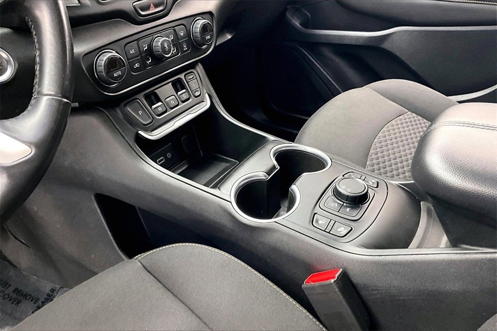 Used 2020 GMC Terrain SLE w/ Driver Convenience Package image 15