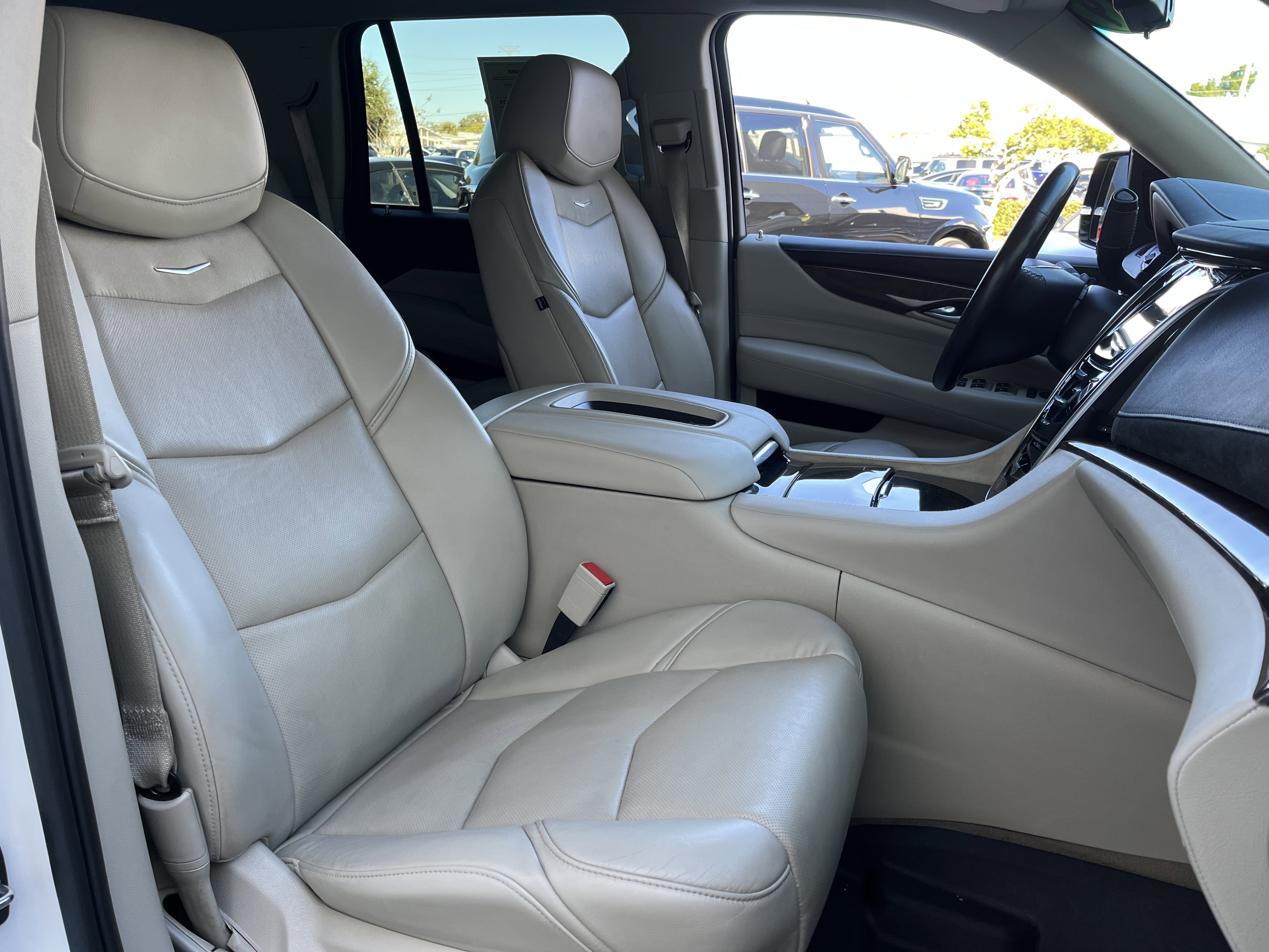 Used 2019 Cadillac Escalade Premium Luxury image 22