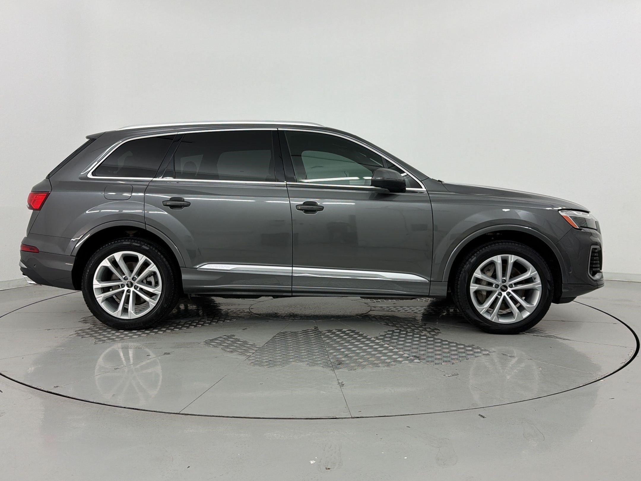 Used 2025 Audi Q7 3.0T Premium Plus AWD/4WD image 8