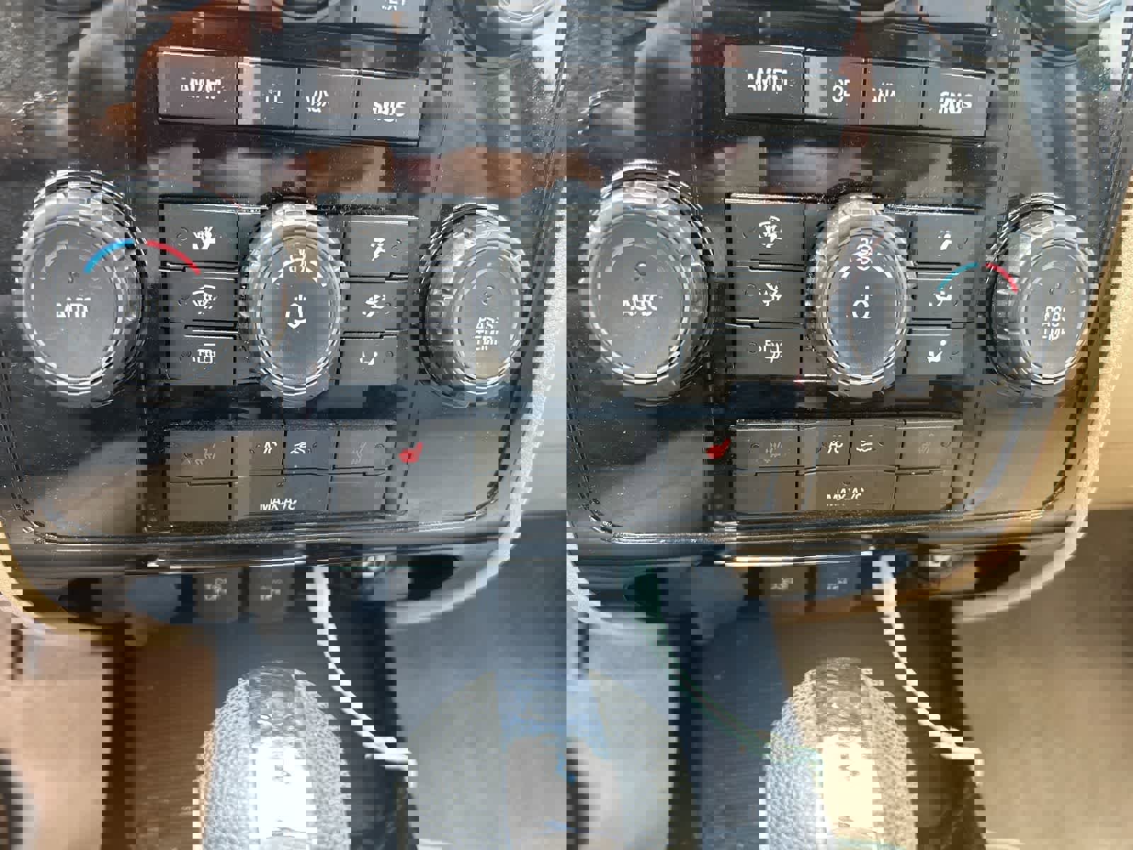 Used 2011 Ford Escape Limited w/ 302A Rapid Spec Order Code FWD image 5