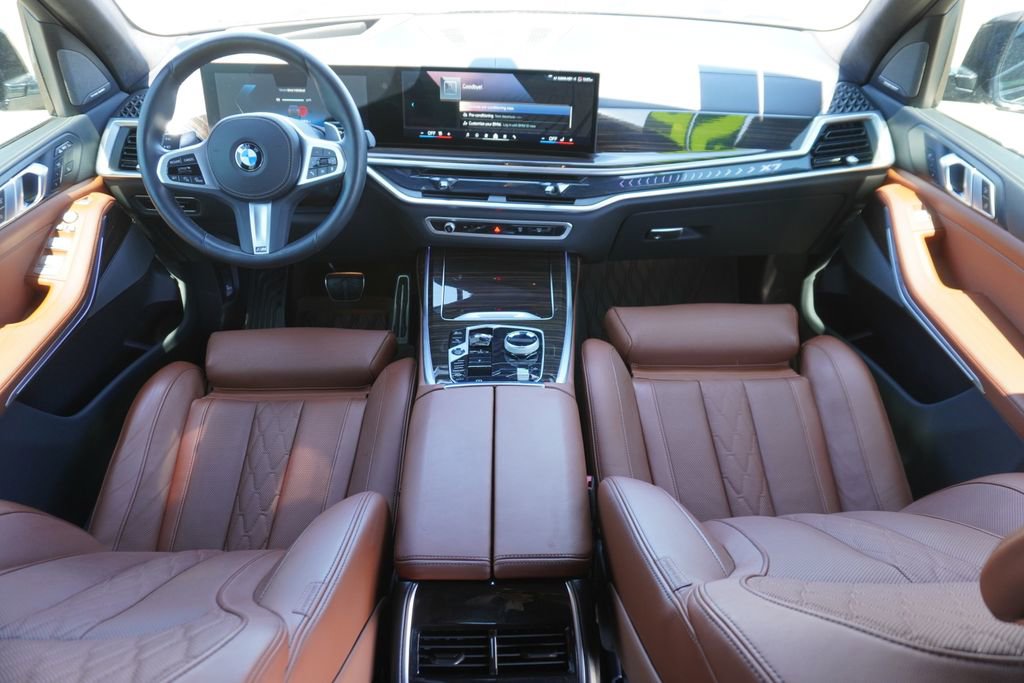 Used 2025 BMW X7 xDrive40i w/ M Sport Package AWD/4WD image 19