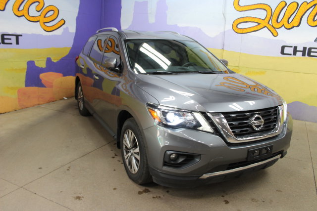 Used 2020 Nissan Pathfinder SV AWD/4WD image 2