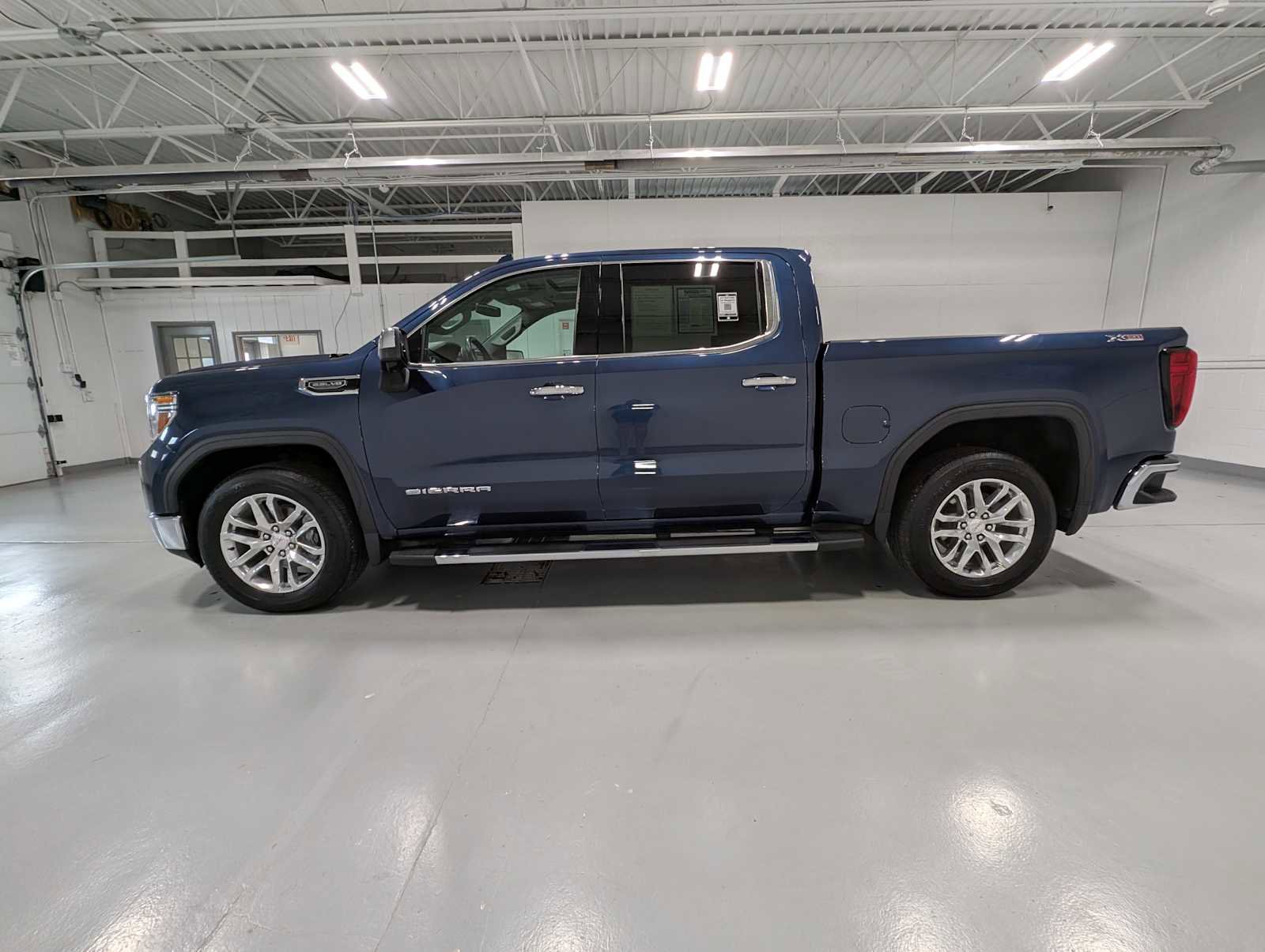 Certified 2022 GMC Sierra 1500 SLT w/ SLT Premium Package AWD/4WD image 11