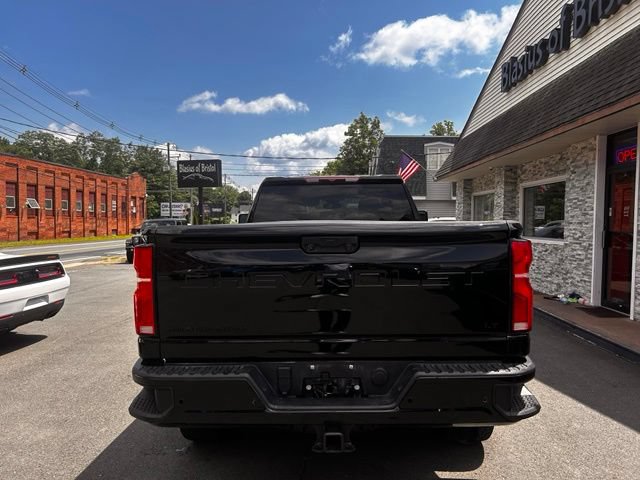 Used 2024 Chevrolet Silverado 2500 LT w/ Midnight Edition AWD/4WD image 5