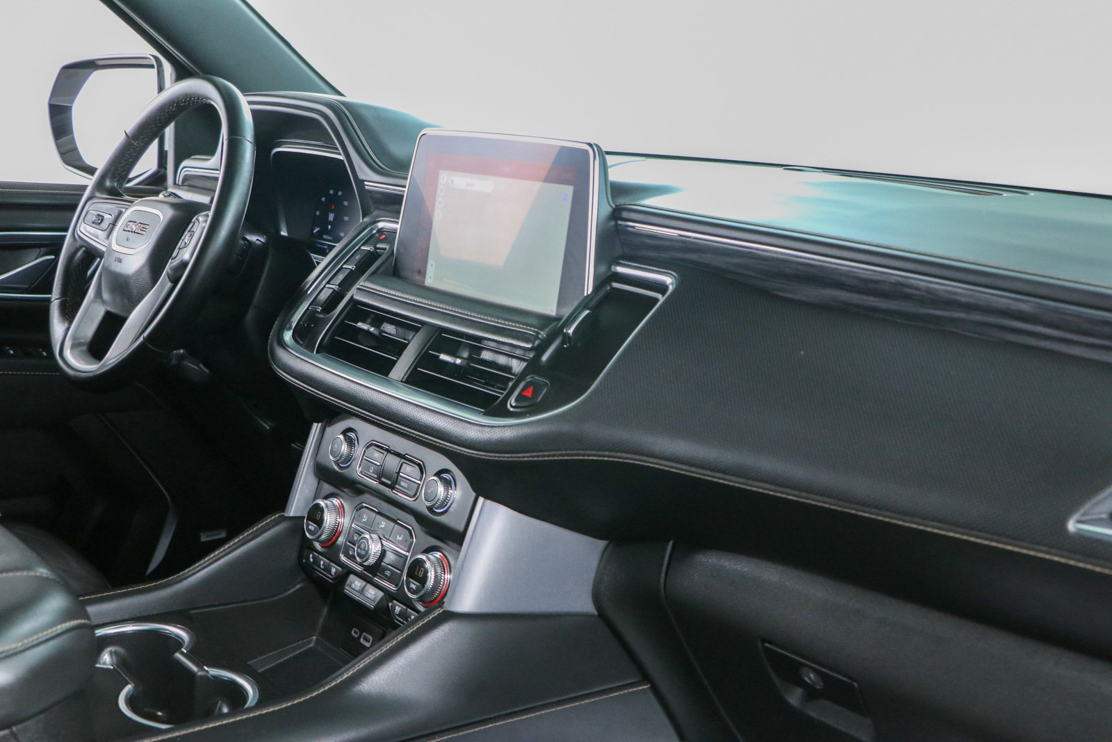 Used 2023 GMC Yukon XL SLT AWD/4WD image 30