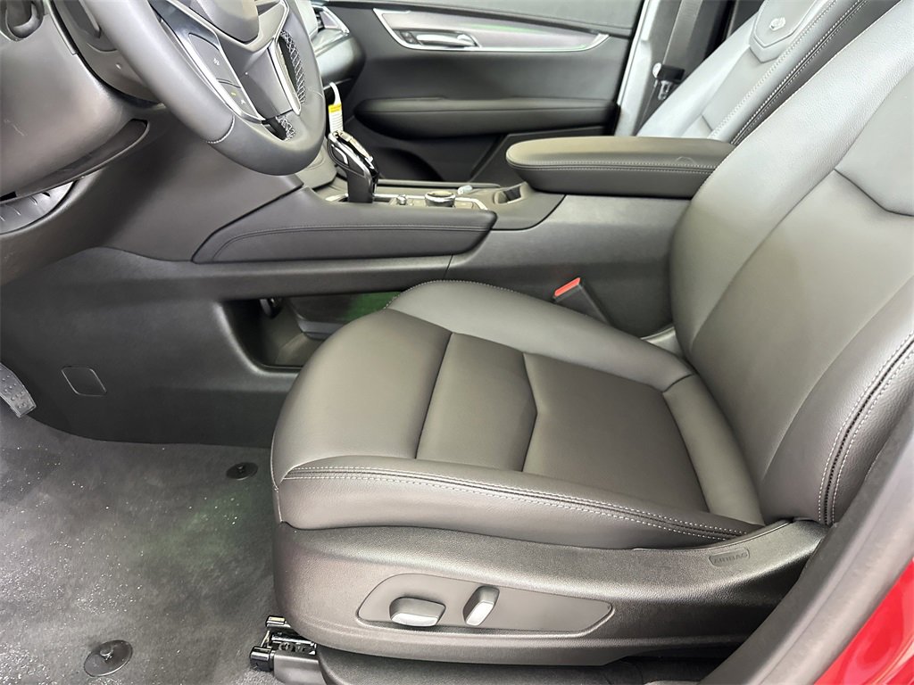 New 2025 Cadillac XT5 Luxury image 12