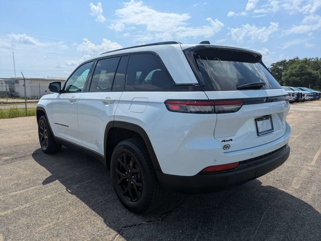 Used 2025 Jeep Grand Cherokee Altitude AWD/4WD image 6