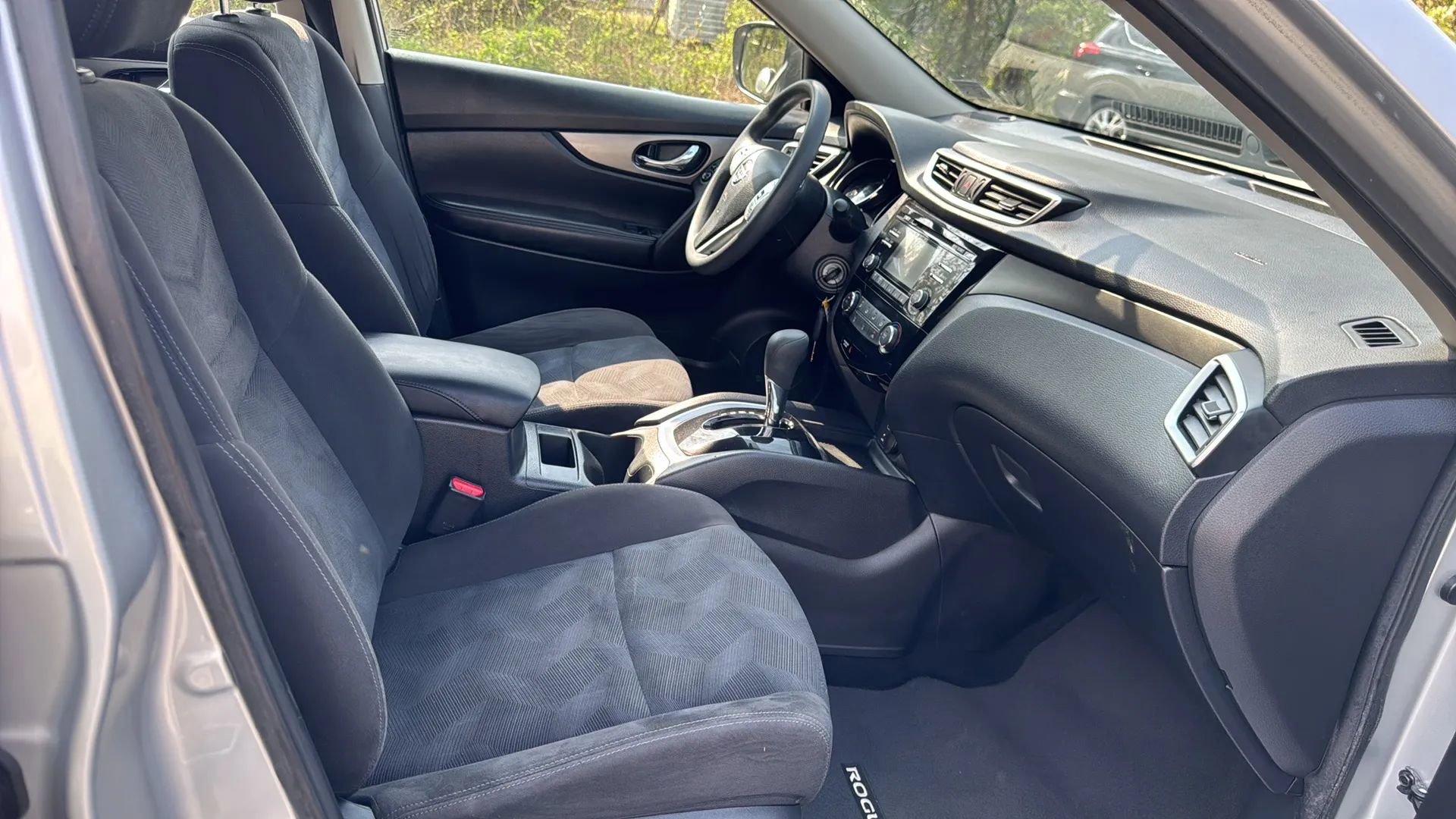 Used 2015 Nissan Rogue S image 12