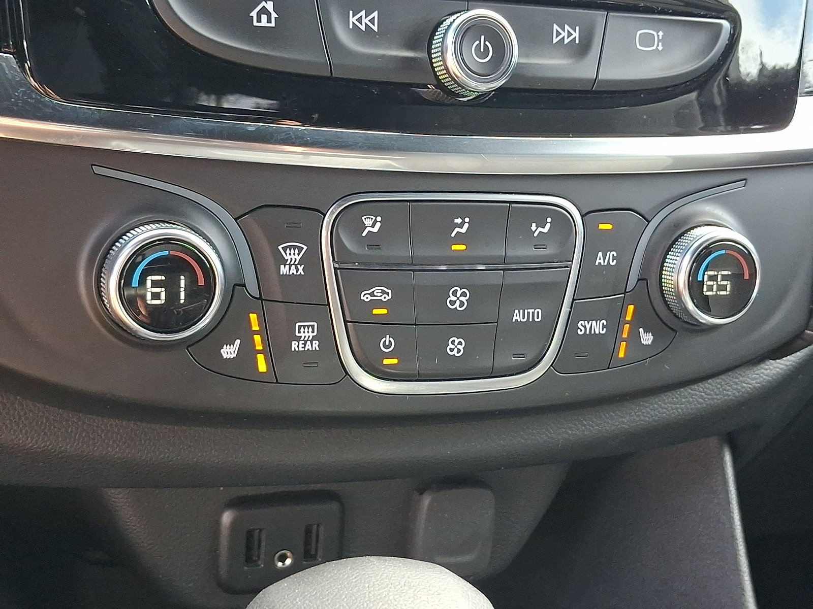 Used 2023 Chevrolet Traverse LT AWD/4WD image 16
