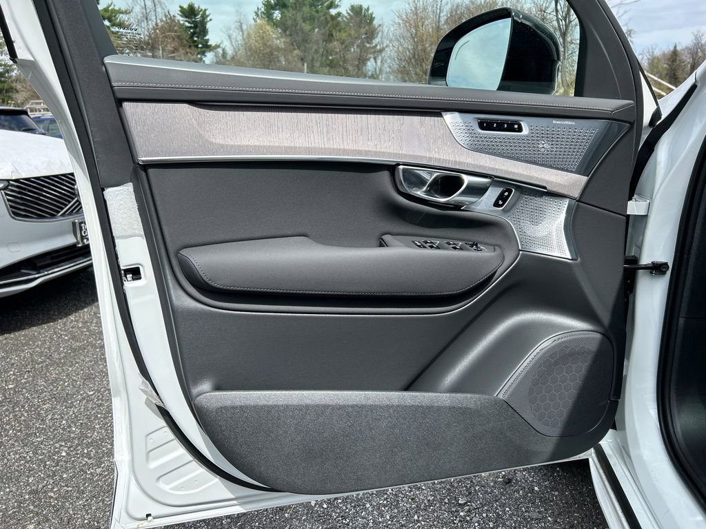 New 2026 Volvo XC90 T8 Ultra w/ Protection Package Premier AWD/4WD image 9