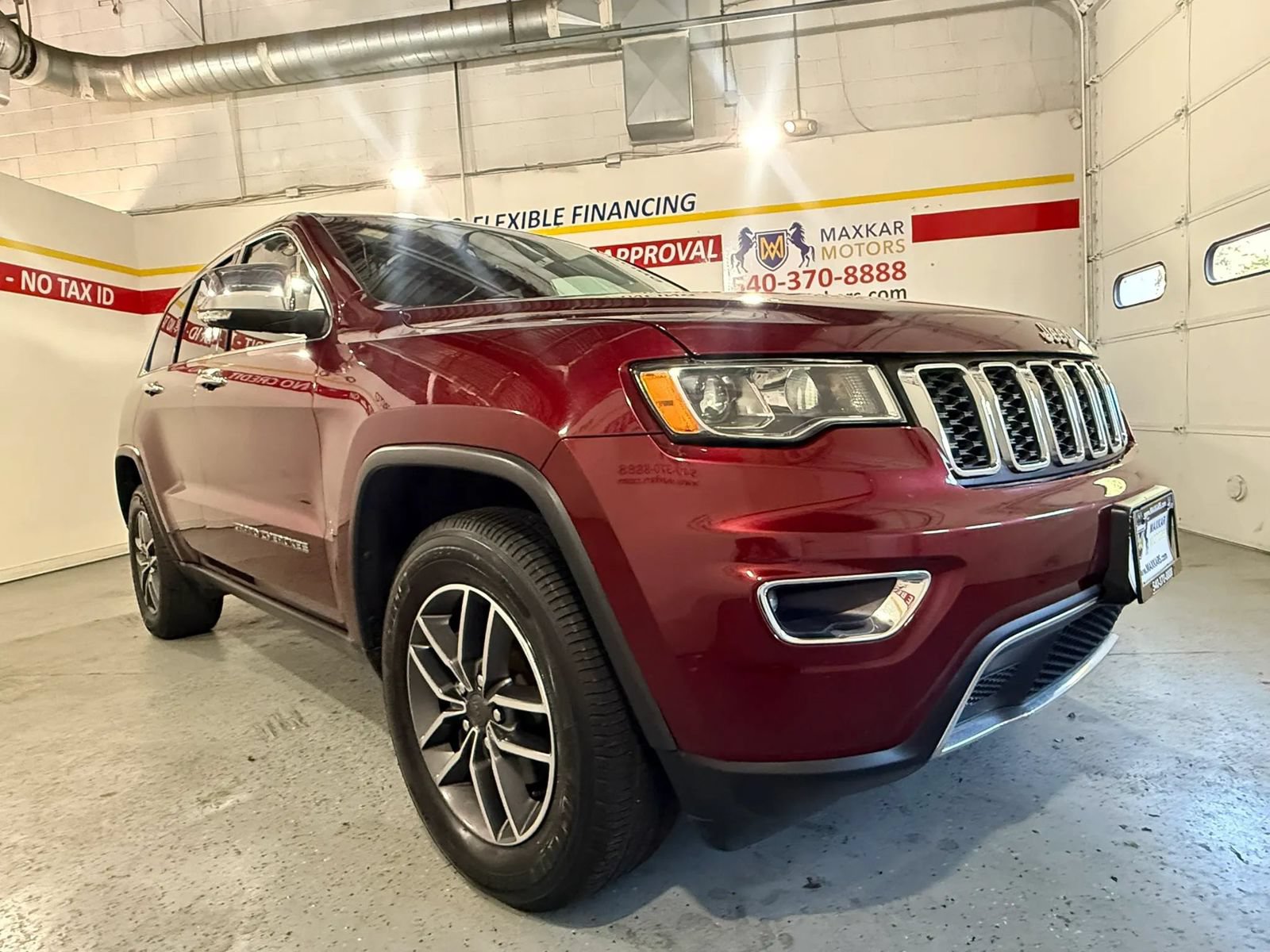 Used 2019 Jeep Grand Cherokee Limited AWD/4WD image 1