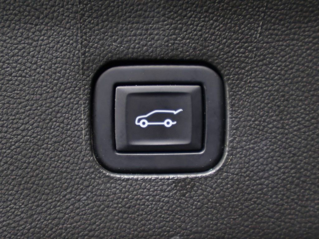 Used 2022 Buick Enclave Avenir w/ Avenir Technology Package image 23