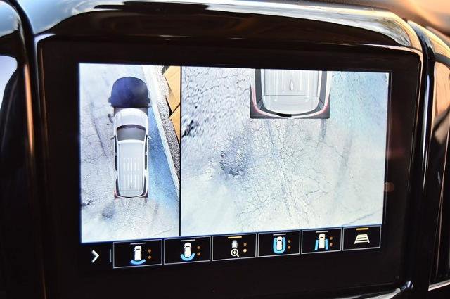 Used 2020 Chevrolet Traverse RS image 17