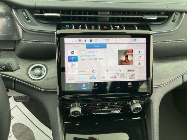 Certified 2022 Jeep Grand Cherokee Overland w/ Advanced Protech Group III AWD/4WD image 18