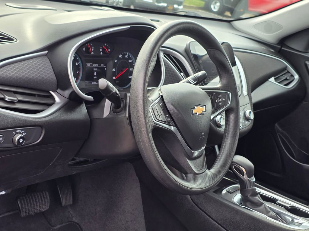 Used 2025 Chevrolet Malibu LT image 11