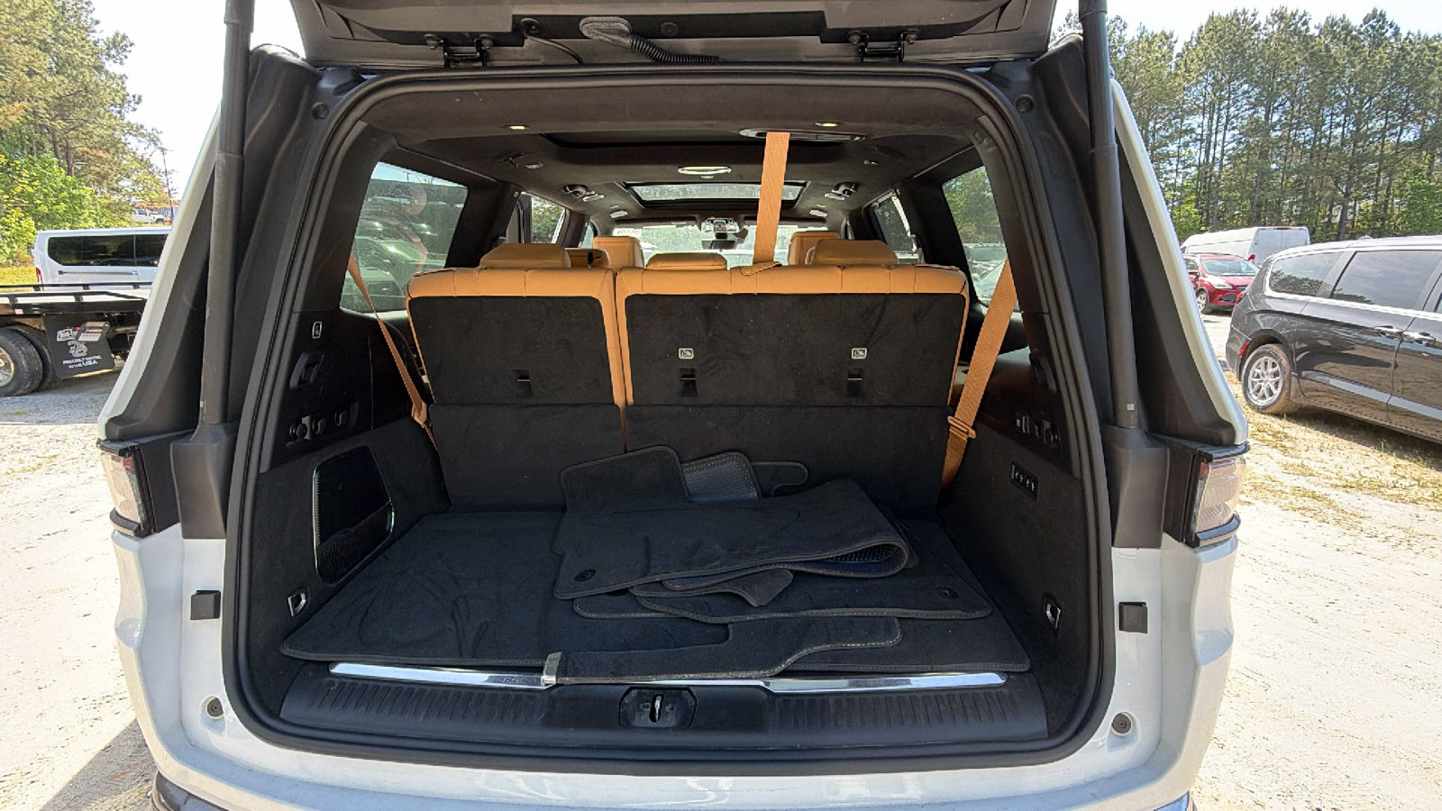 Used 2025 Jeep Grand Wagoneer Series III w/ Rear Seat Video Group 1 AWD/4WD image 13
