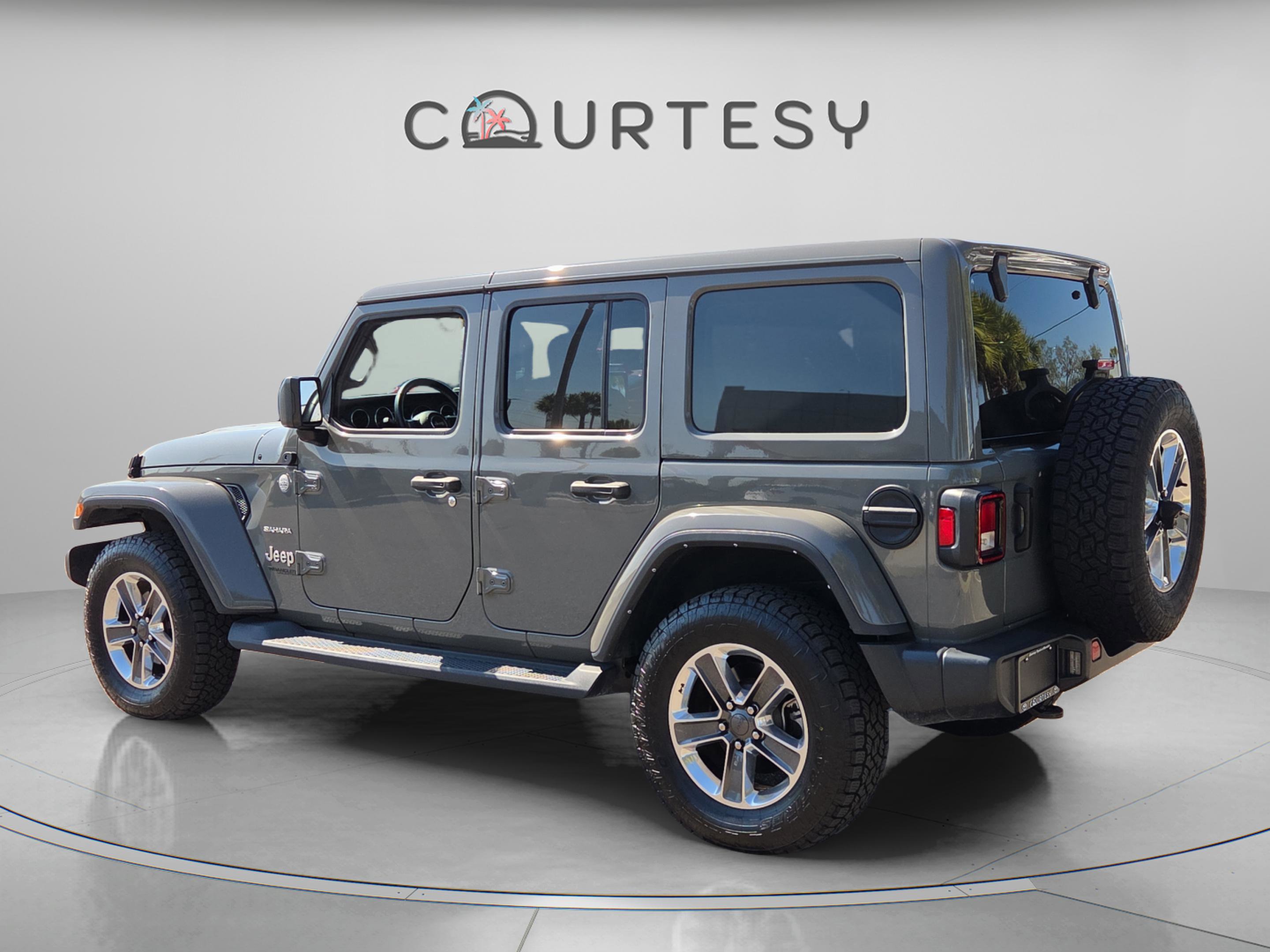 Used 2022 Jeep Wrangler Unlimited Sahara image 4