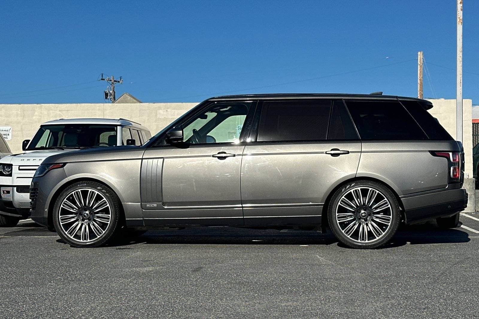 Used 2019 Land Rover Range Rover Long Wheelbase Autobiography image 2