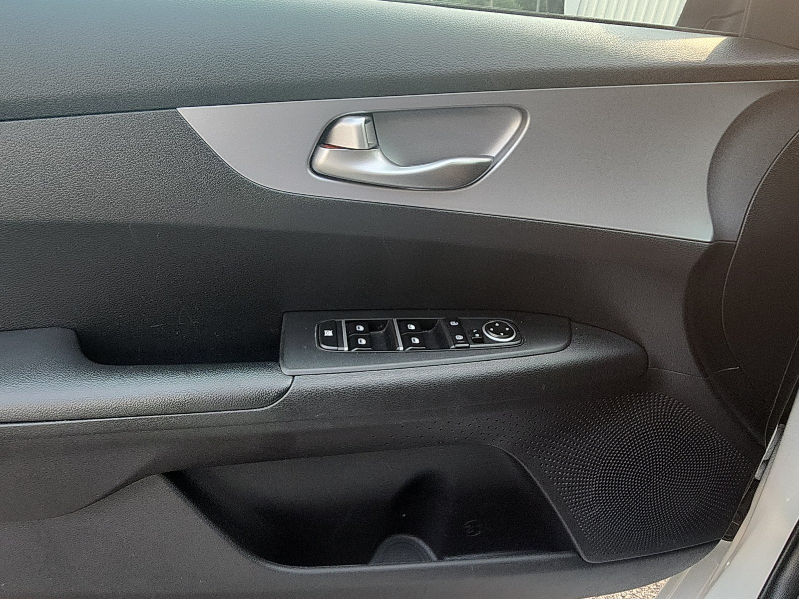 Used 2024 Kia Forte LXS w/ LXS Technology Package FWD image 18