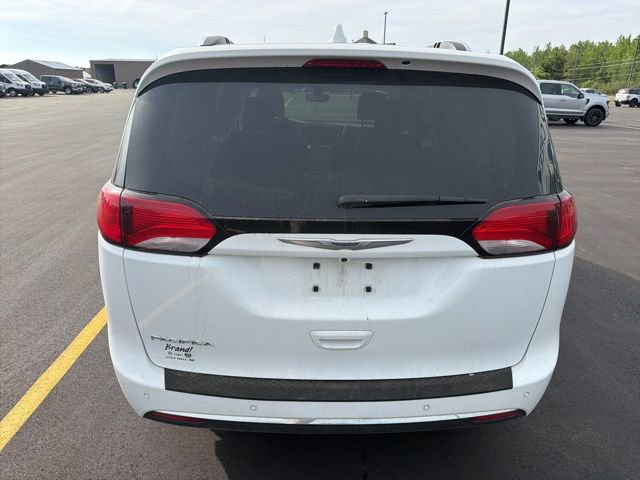 Used 2019 Chrysler Pacifica Touring-L FWD image 4