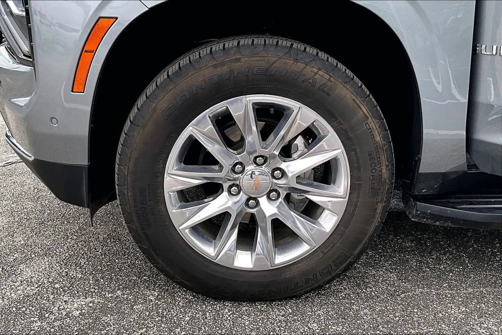 Used 2025 Chevrolet Suburban Premier AWD/4WD image 11