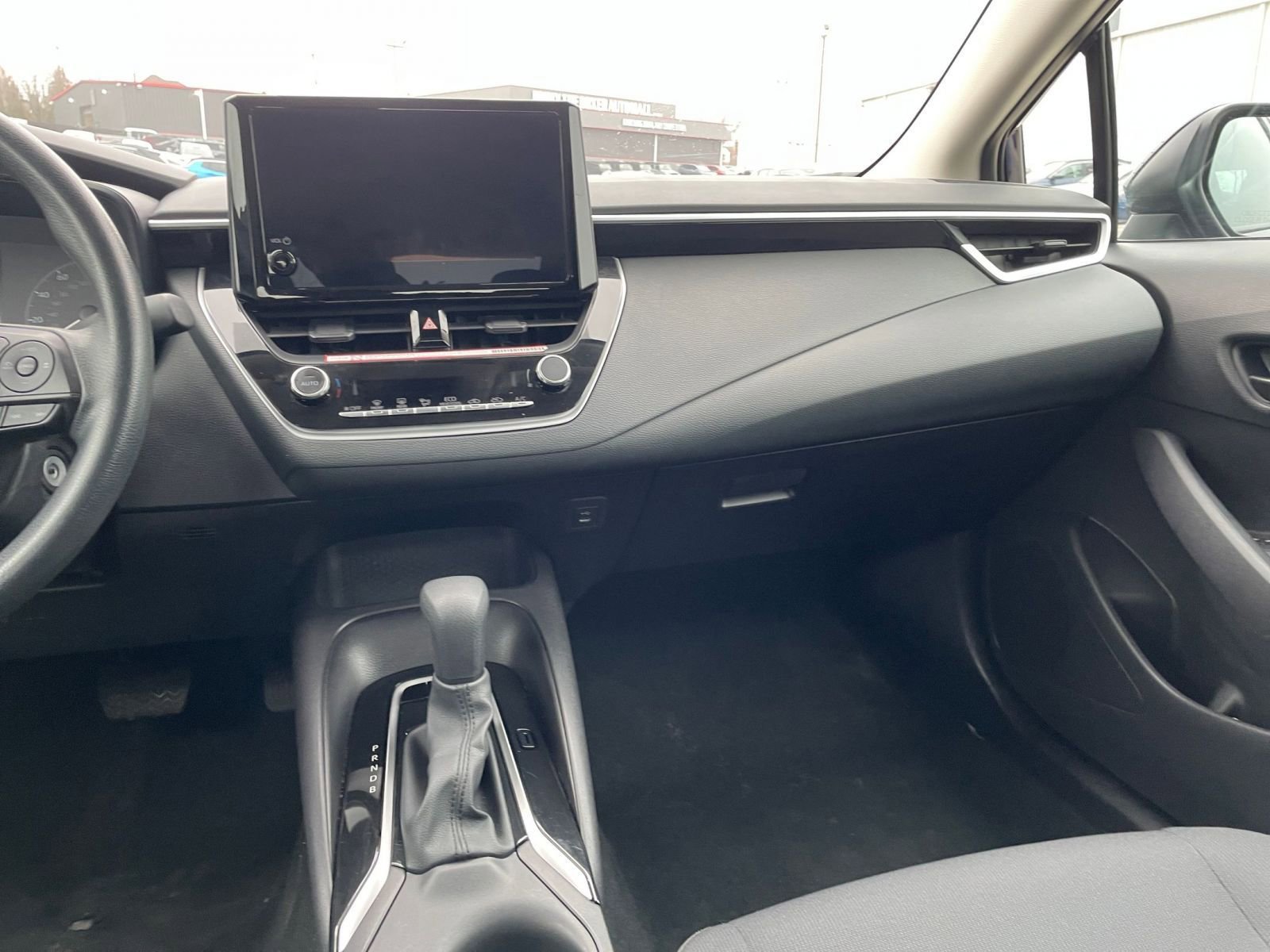 Used 2025 Toyota Corolla LE image 33