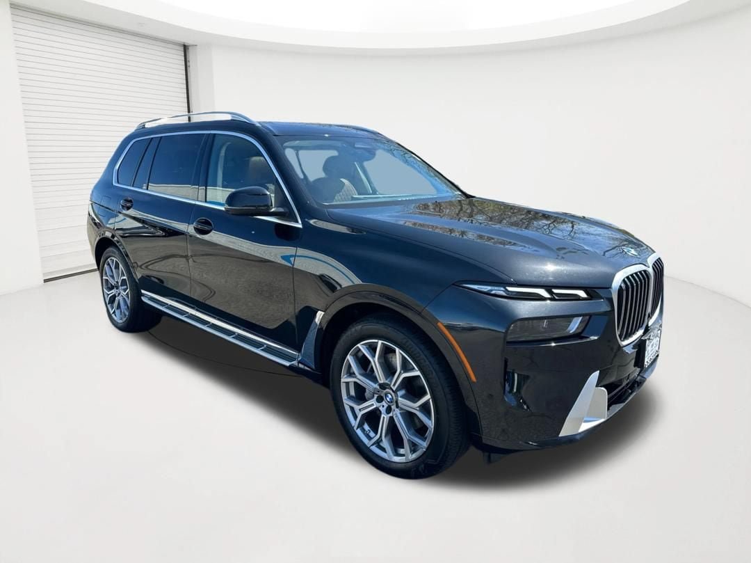 Used 2026 BMW X7 xDrive40i AWD/4WD image 3