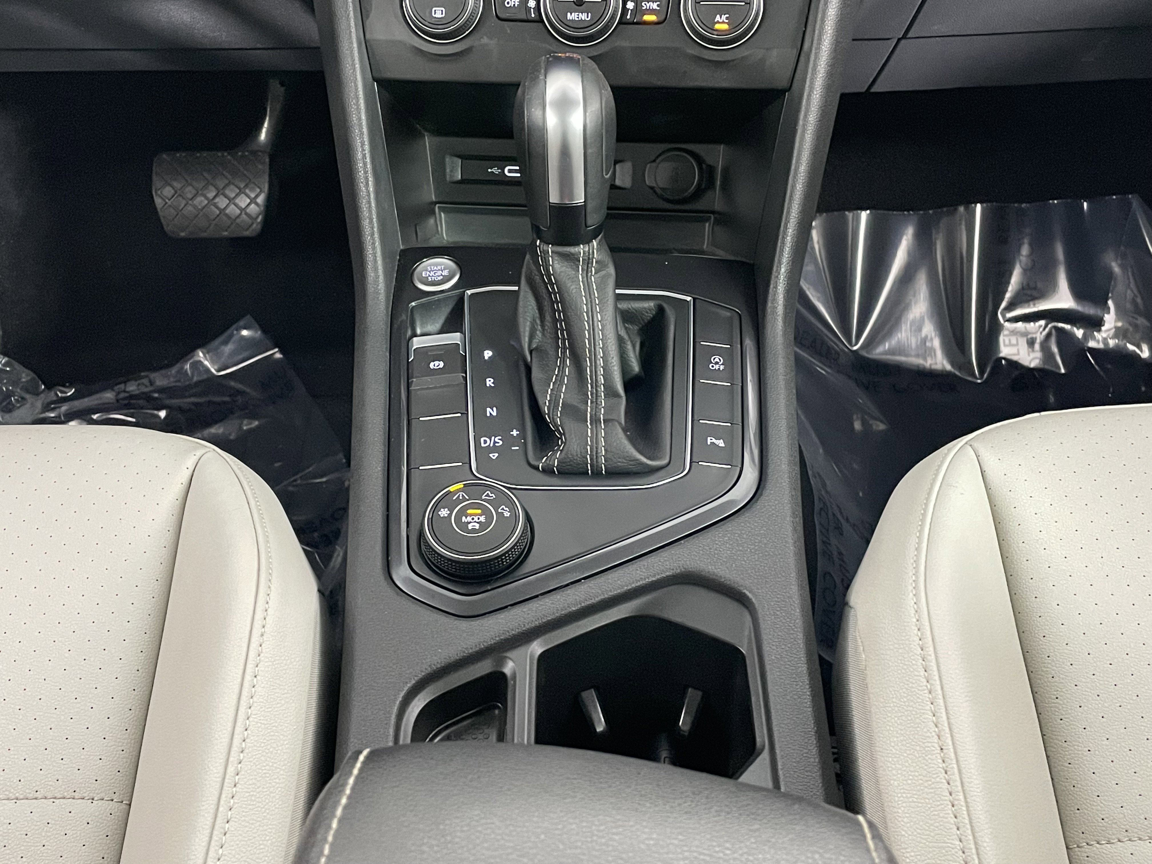 Used 2021 Volkswagen Tiguan SEL AWD/4WD image 18
