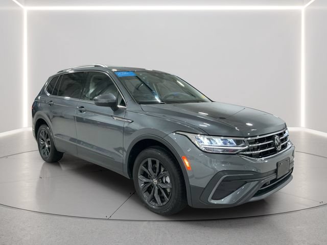 Used 2024 Volkswagen Tiguan SE w/ Panoramic Sunroof Package AWD/4WD image 8