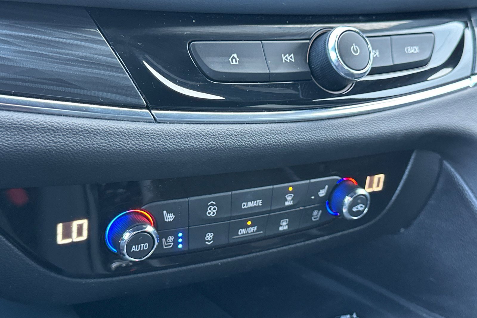 Used 2024 Buick Enclave Premium image 31