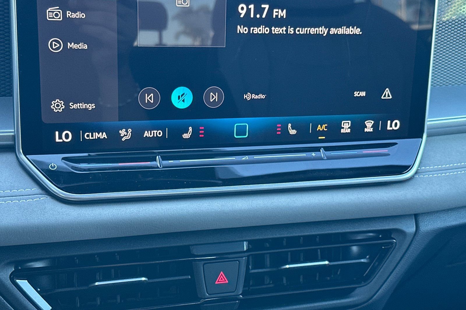 New 2026 Volkswagen Tiguan SE R-Line image 18