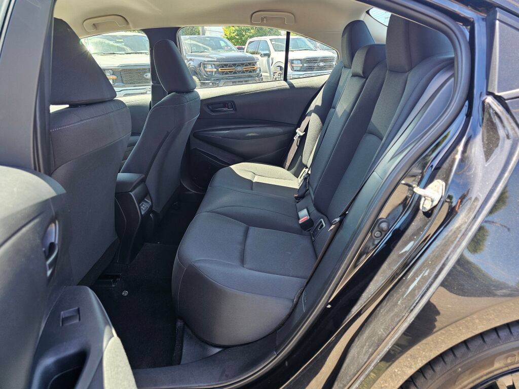 Used 2023 Toyota Corolla LE FWD image 9