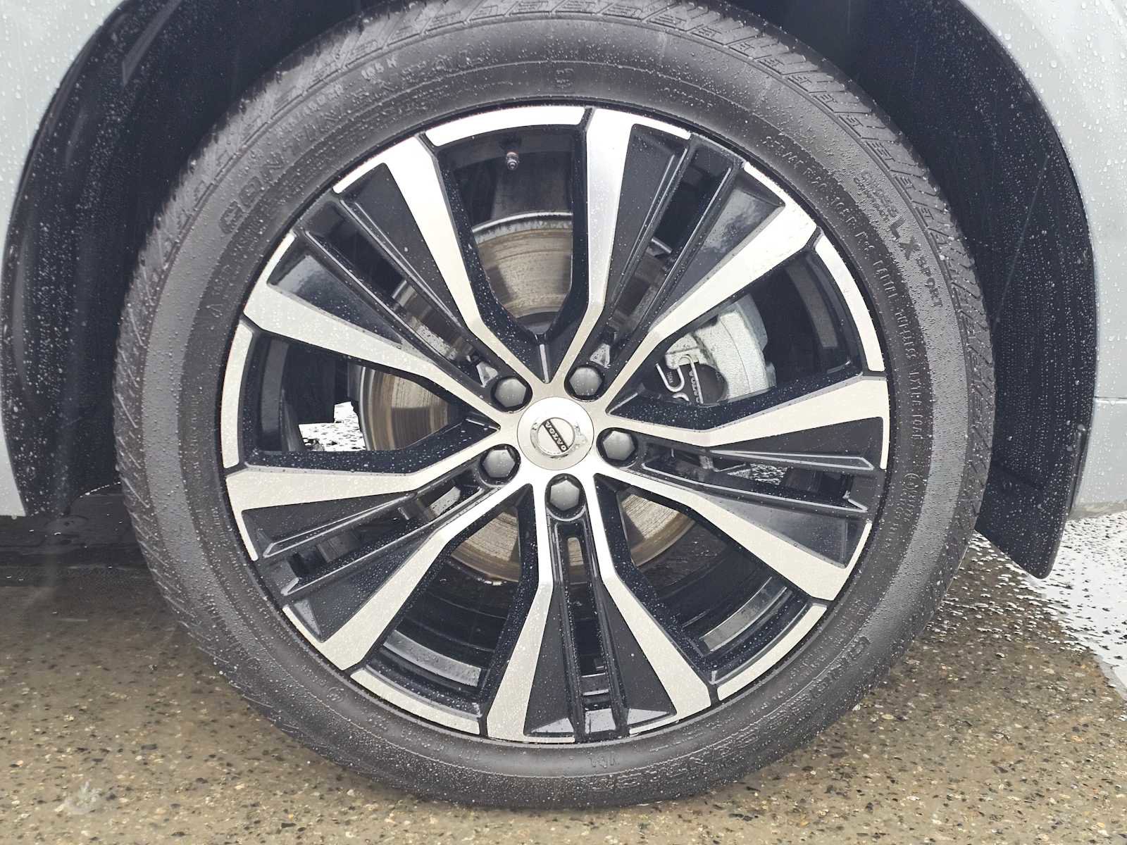 Certified 2025 Volvo XC60 B5 Plus image 9