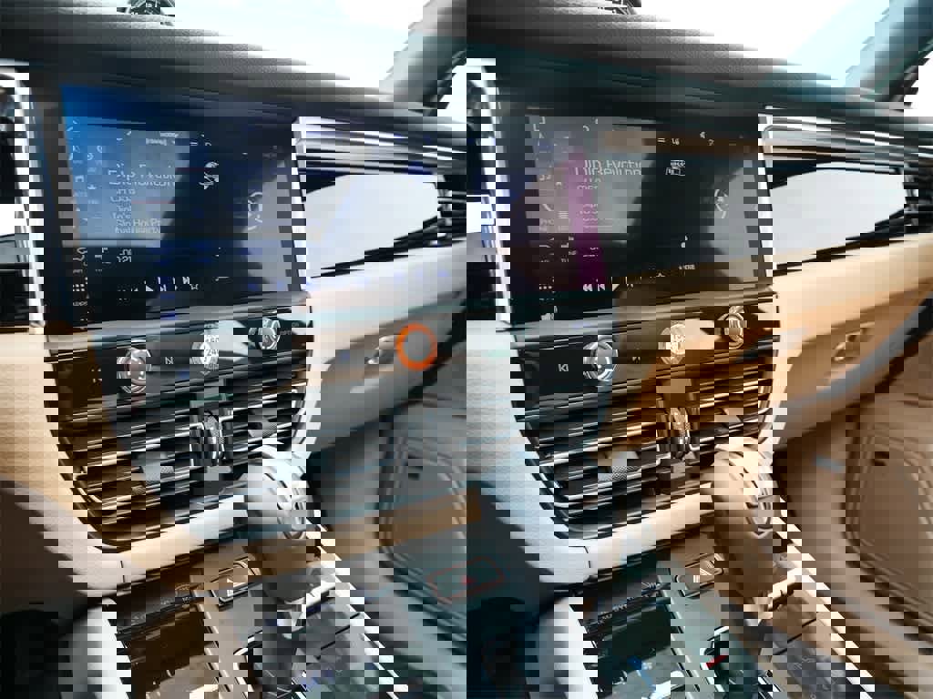 Used 2025 Porsche Macan image 26