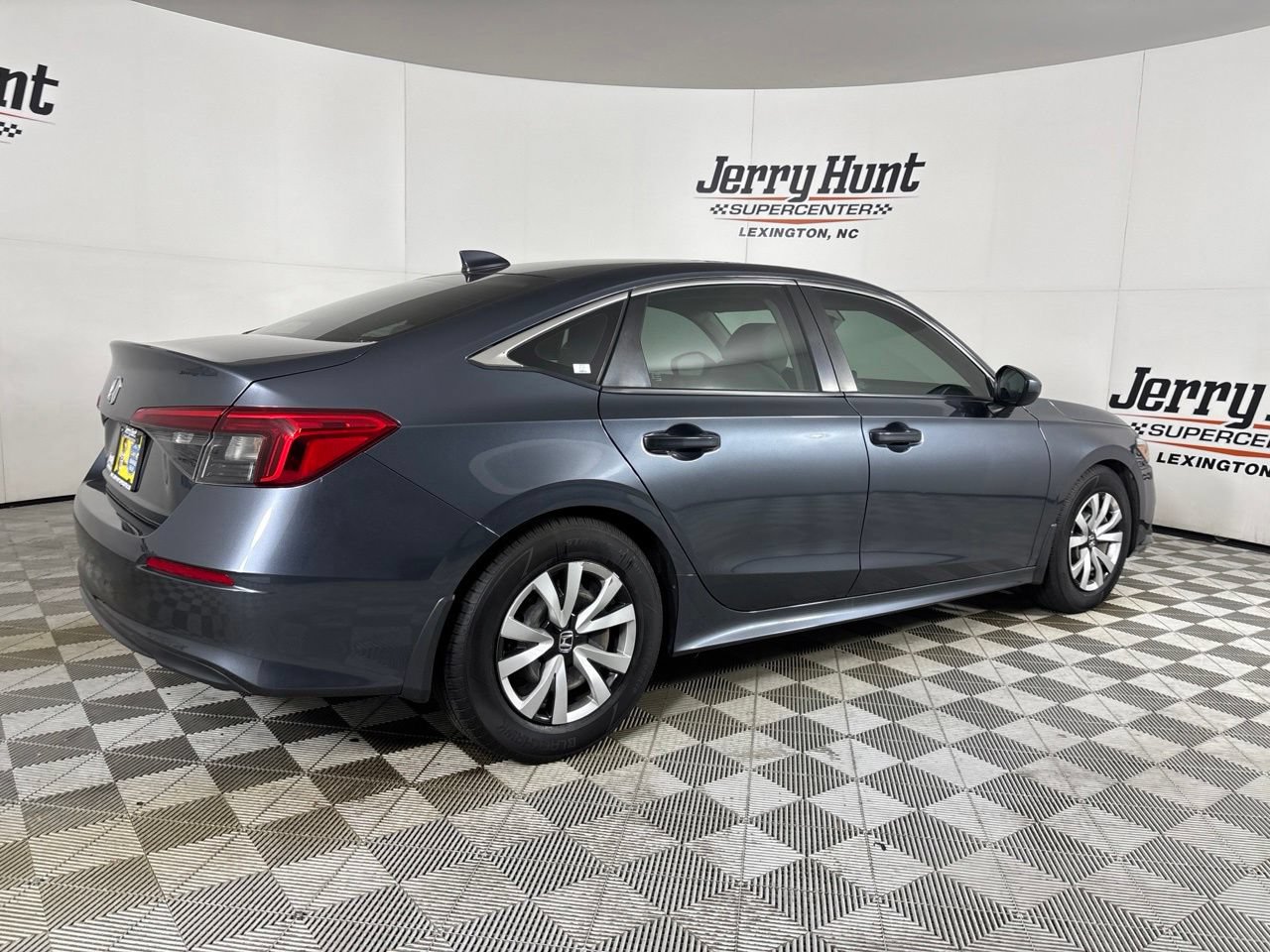 Used 2023 Honda Civic LX image 6